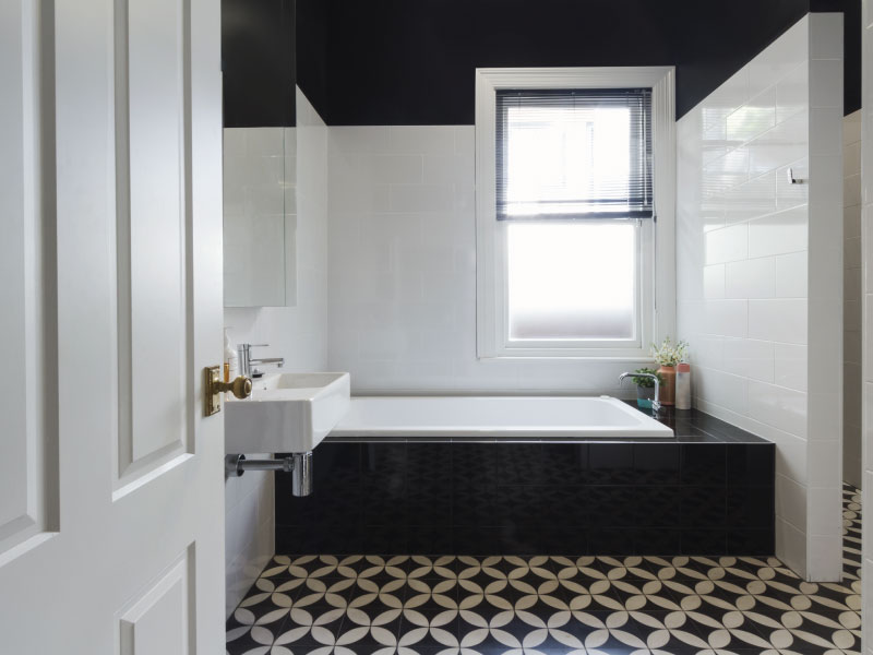 Bathroom Renovating: Traditional Decorating